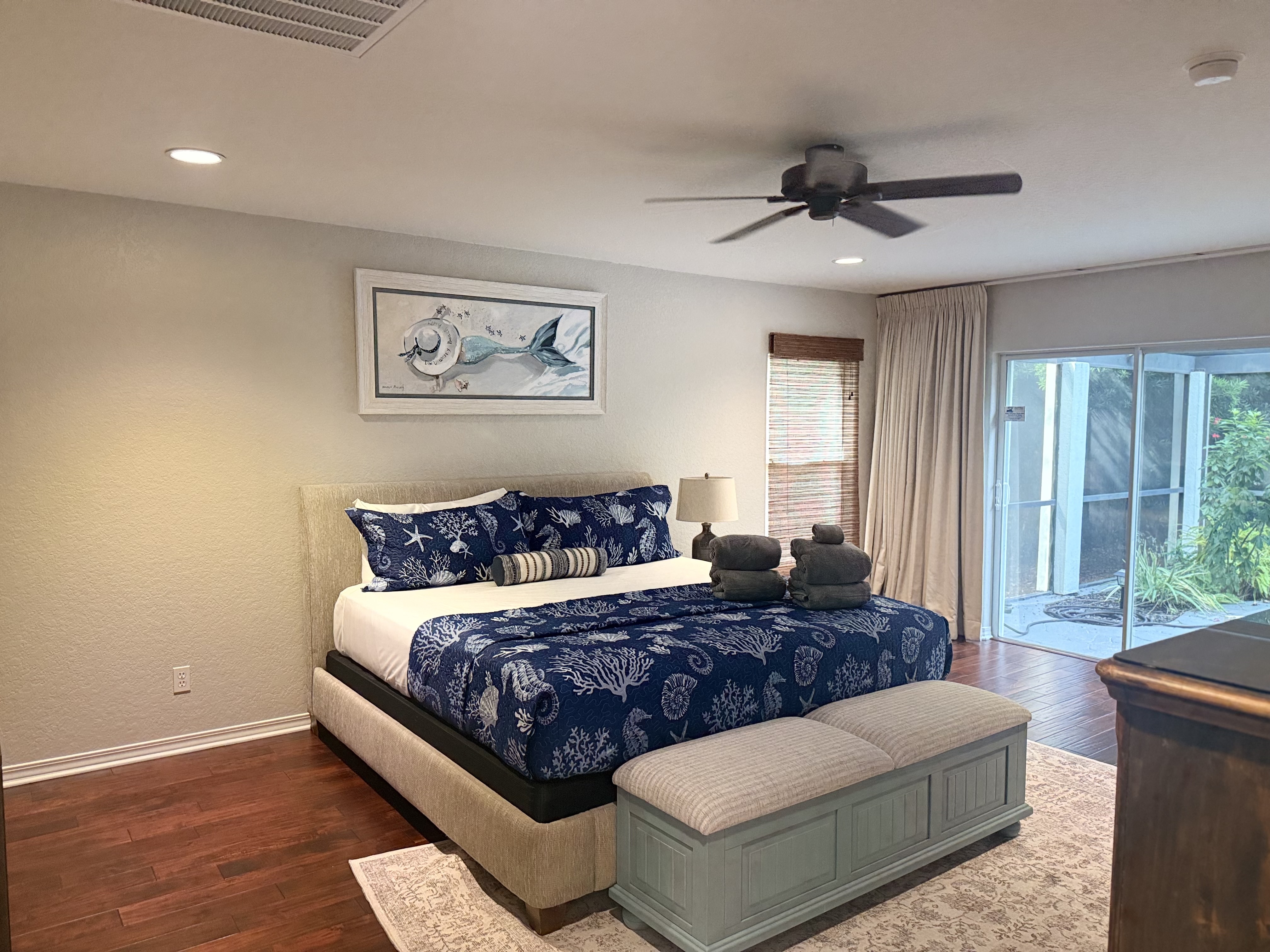 Master bedroom With Private bathroom