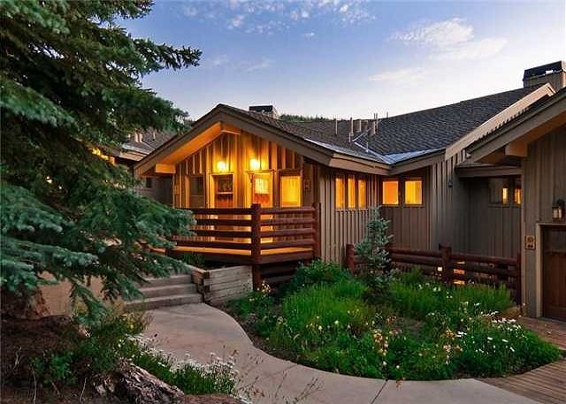 3-bedroom house offers spectacular views and is conveniently nestled in an upscale enclave, ID#225084